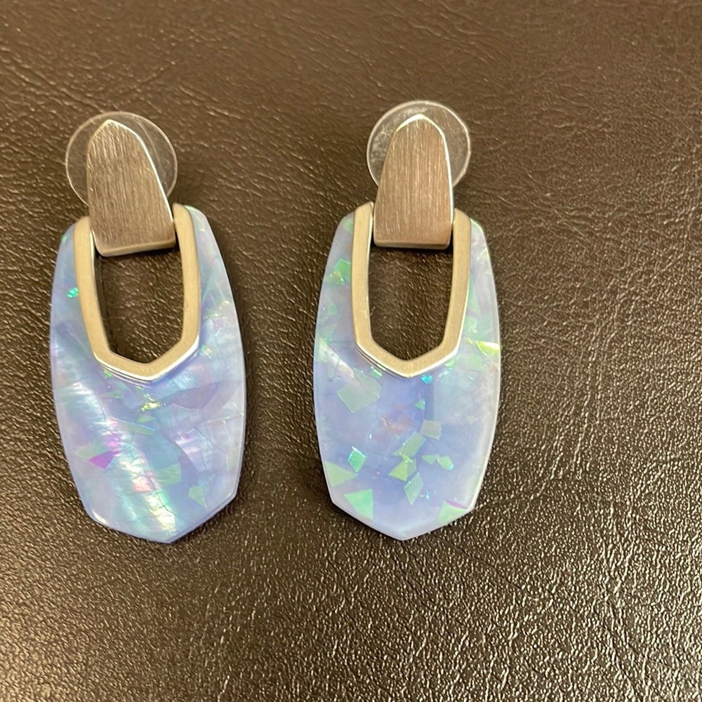 Gorgeous Kendra Scott earrings.